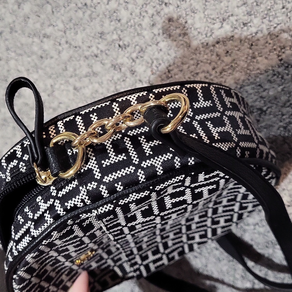 Tommy Hilfiger Crossbody Bag - Picture 10 of 12